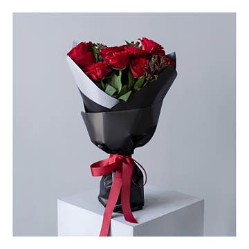 12 Red Roses 