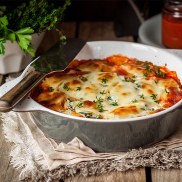 Salmon & broccoli lasagna with red pepper pesto